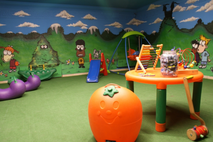 El Kid’s Club está diseñado en tonos alegres club ninos colores vivos