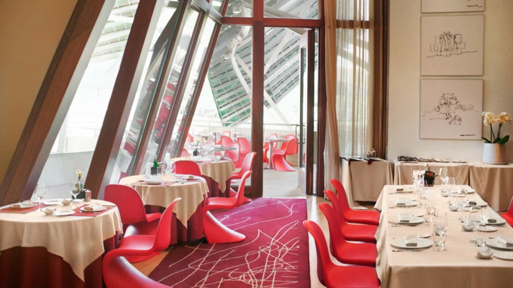 Los visitantes de este lujoso hotel en la Rioja disfrutan de la mejor cocina vasco-riojana tradicional restaurante sirve riquisima cocina tradicional