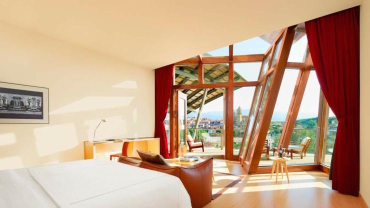 Suite con un diseño sofisticado y vistas impresionantes a los viñedos de esta región riojano suite diseno chic vistas maravillosas