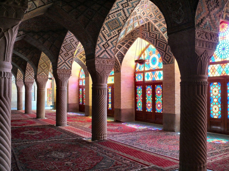 Aunque no es muy grande, Nasir al-Mulk es muy conocida interior colores caleidoscopio