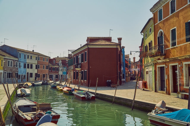 Burano tiene un museo especial – el Museo de Encaje pueblo turistico cerca venecia