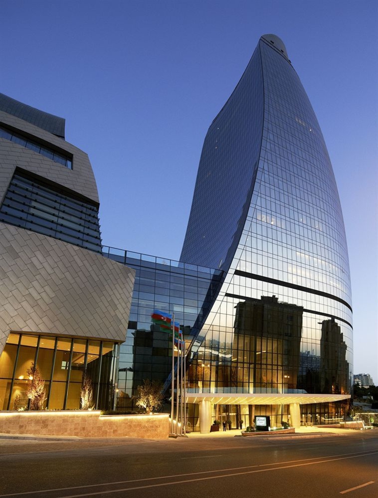 Hotel situado en un lugar emblemático- Flame Towers torre-alberga hotel baku