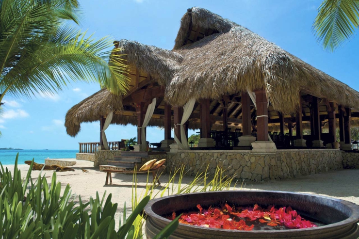 Excelente pabilón estilo tradicional situado en la playa privada pabilon exotico resort privado