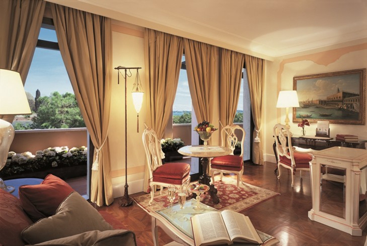 Los huéspedes de este hotel en Venecia pueden pasear por los jardines Casanova hotel venecia jardines casanova