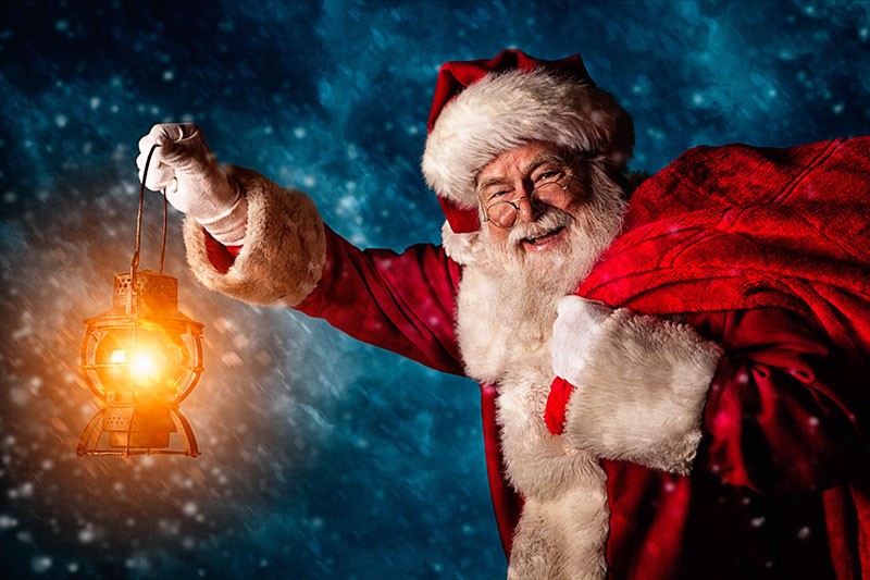 Papa Noel trae muchos regalos