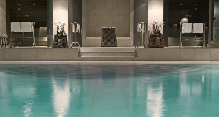 Piscina cubierta con acceso gratuito para los huéspedes del hotel huespedes-mejores-hoteles-copenhague-disfrutan-piscina