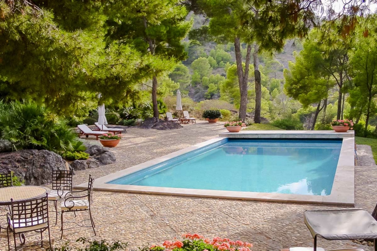 Piscina de agua salada de villa en Mallorca al aire libre piscina villa alquiler