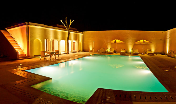 tranquilidad comodidad piscina hotel