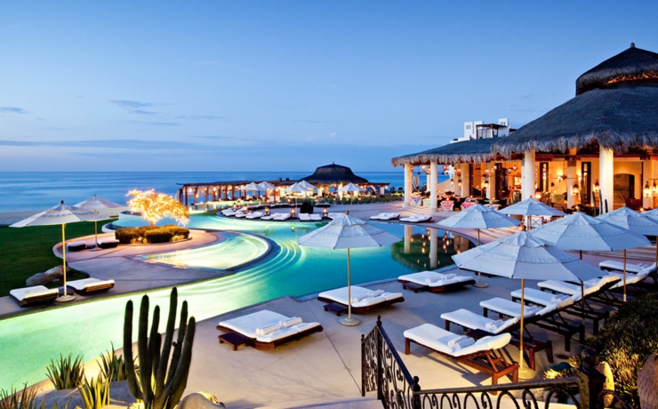 Una de las piscinas del magnífico hotel con vistas impresionantes hotrl mexico hotel lujoso
