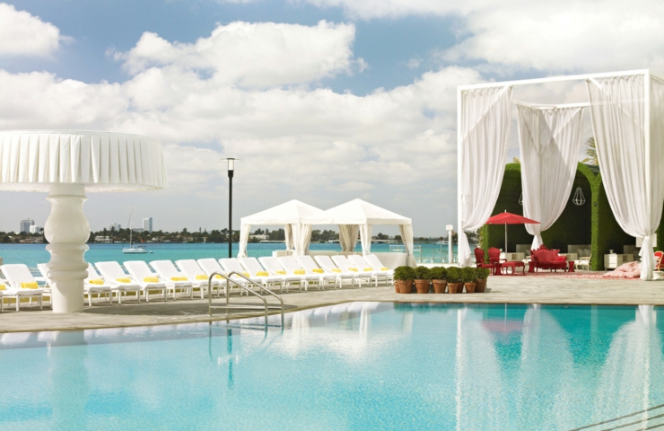 Piscina exterior con vistas al horizonte hotel boutique south beach miami