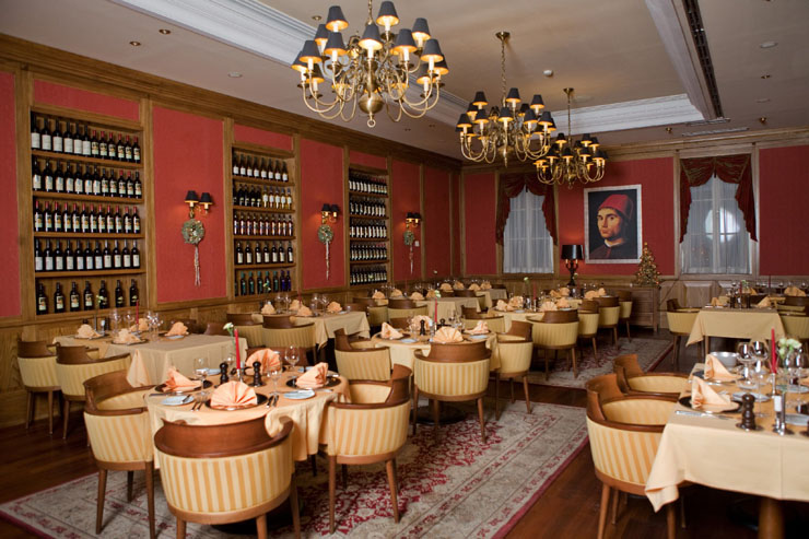 Los visitantes del restaurante Messina disfrutan de la gastronomía eslovaca restaurante platos autentica cocina centroeuropea