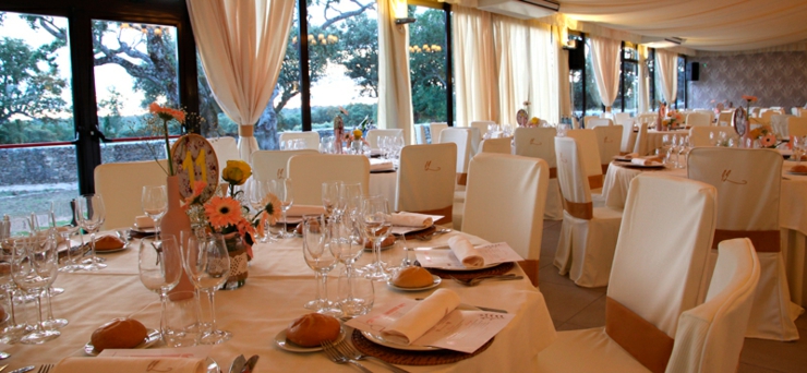 Sala multifuncional en este elegante hotel rural para eventos y celebraciones sala elegante bien equipada