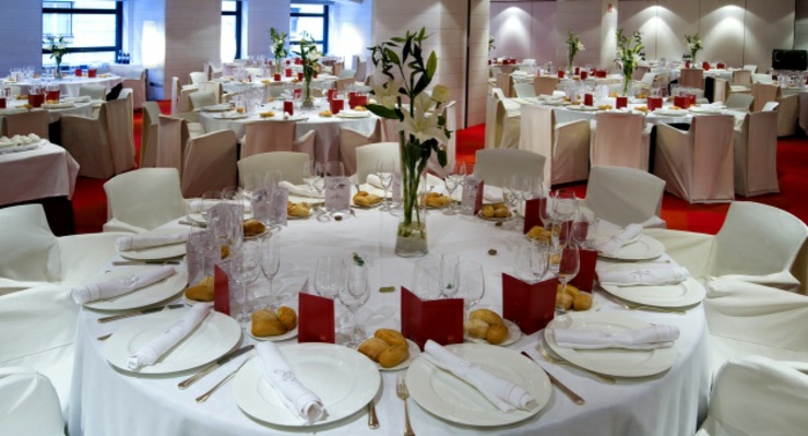 Elegante sala para bodas, eventos en uno de los mejores hoteles en Bilbao amplia sala eventos banquetes