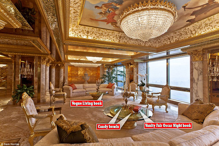 Uno de los salones, donde todo está en su sitio perfecto una sala penthose trump