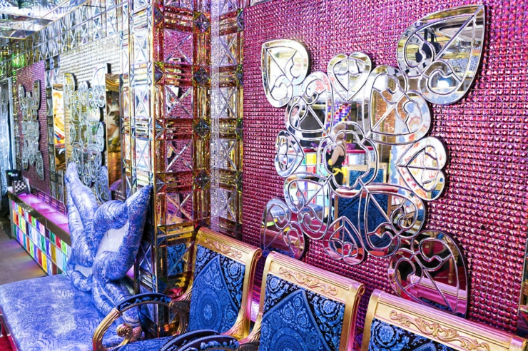 sala diseno colores brillantes