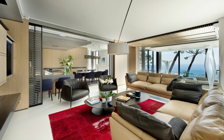 Salón, diseñado en estilo moderno, con grandes ventanas salon confortable diseno contemporaneovilla bayview