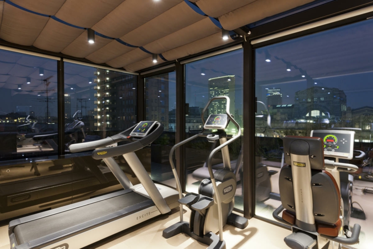 La sala de fitness está equipada con el último de la tecnología