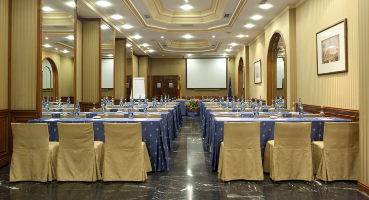 Salas bien equipadas, ideal para eventos y celebraciones diferentes salas hotel velazquez madrid