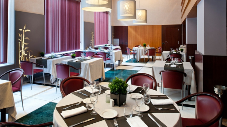 El hotel cuenta con 6 salas para reuniones, eventos o bodas variedad salas hotel barcelona