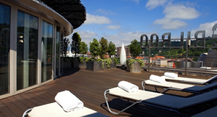 El spa, ubicado en la última planta, ofrece todo tipo de tratamientos spa exterior mejores hoteles bilbao