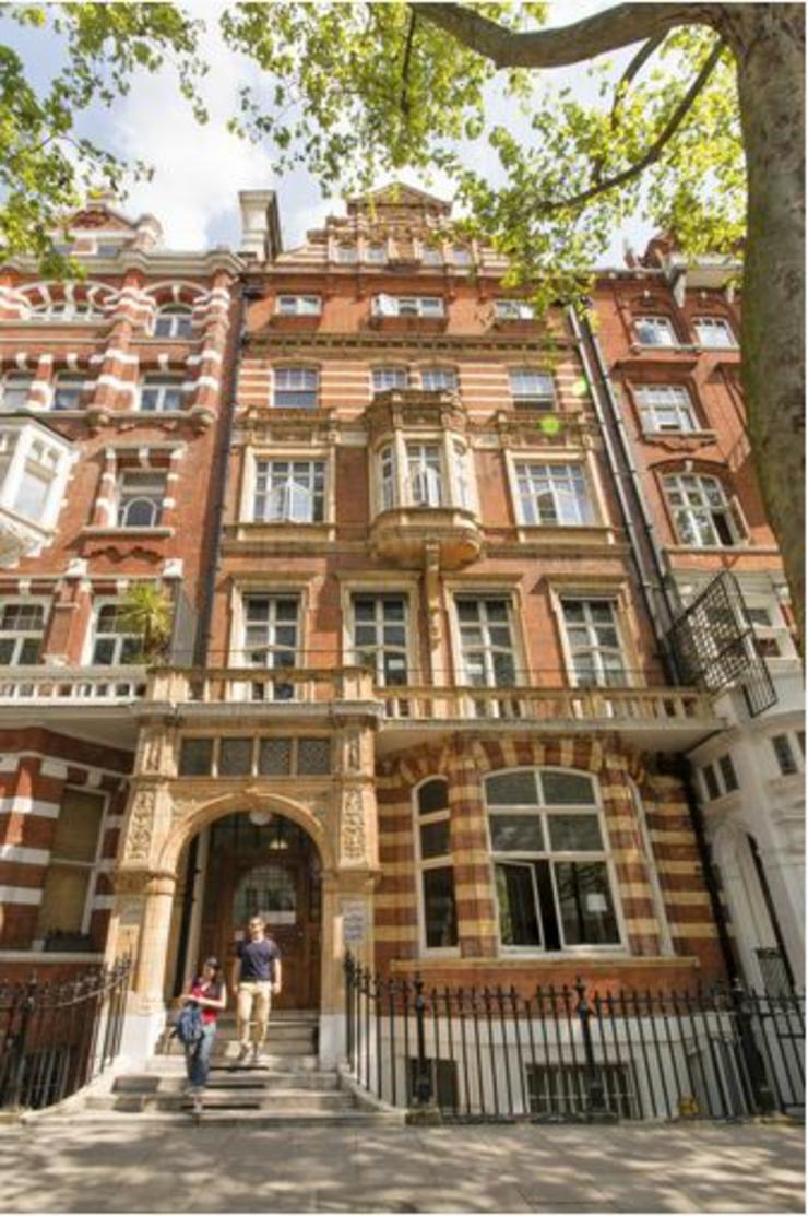 Edificio antiguo alberga hostel en londres