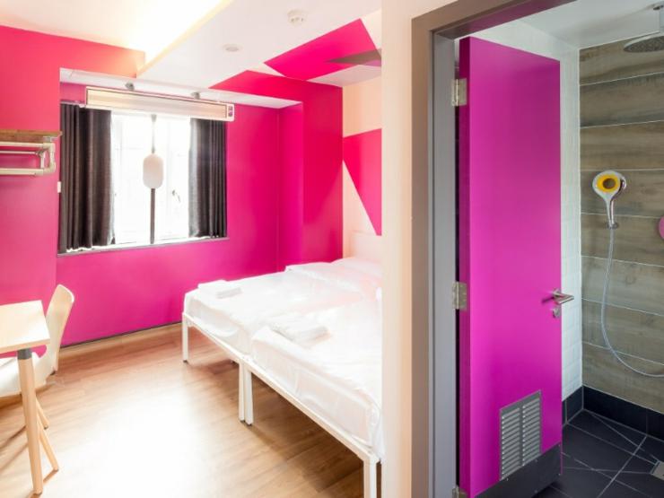 El Generator Hostel London está diseñado en estilo chic y elegante en tonos vivos dormitorio hostel diseno moderno
