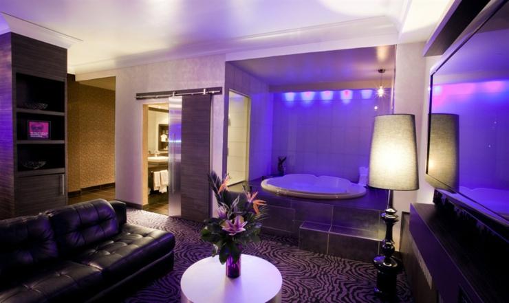 Suite en hotel en Canadá elegantemente diseñado en estilo Hollywood hotel canada tematicamente disenado