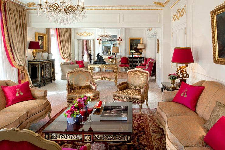 emblematico hotel plaza athenee paris