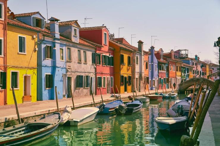 La colorida isla de Burano, ubicada en la laguna de Venecia colorido burano cerca venecia