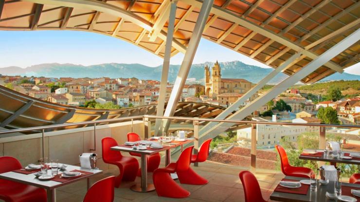 Lujoso hotel rioja impreciona con diseno vistas