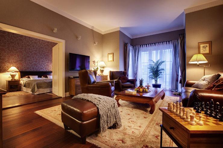 Suite del Hotel Marrol’s decorado con muebles clásicos alojamiento confortable centro bratislava