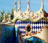 Edificio en la provincia de Badajoz construido en estilo Gaudí complejo caprichoso interes turistico
