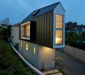El solar edificable con forma triangular obliga un proyecto especial casa tokio proyecto original