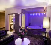 Suite en hotel en Canadá elegantemente diseñado en estilo Hollywood hotel canada tematicamente disenado