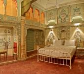Dormitorio amplio en el hotel boutique Vivaana, región indio de Rajastán dormitorio espacioso hotel boutique india