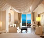 Suite elegante con vistas al mar en Capri Palace Hotel hotel capri arquitectura mediterranea