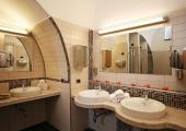 Baño amplio, cómodo y bien equipado bano comun espacioso confortable