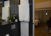Baño de hostal en Bruselas, limpio y bien equipado bano comodo amplio