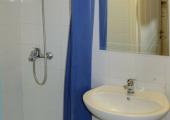 bano equipado hostal atenas