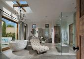 Amplio baño diseñado con estilo y glamour
