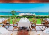 Riquísimos platos autóctonos en Gran Hotel Atlantis Bahía Real en Fuerteve bar playa vistas impresionantes