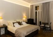 Dormitorio amplio en hostal en Bruselas diseñado en estilo moderno habitacion estilo neoclasico