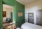 Vieja escuela alberga coqueto hostal en pequeño pueblo italiano habitacion comoda pension rustica