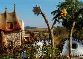 castillo construido estilo gaudi