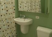 dormitorio con bano privado