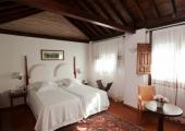 Elegante y confortable hotel, situado en el casco antiguo de la ciudad histórica de Granada dormitorio amplio confortable