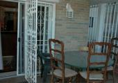 dormitorio con terraza hostel