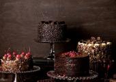 Los visitantes del hotel disfrutan de variedad de cakes de chocolate dulses chocolate eleccion dificil