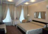 dormitorio espacioso ventanas grandes