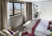 huespedes disfrutan vistas paris